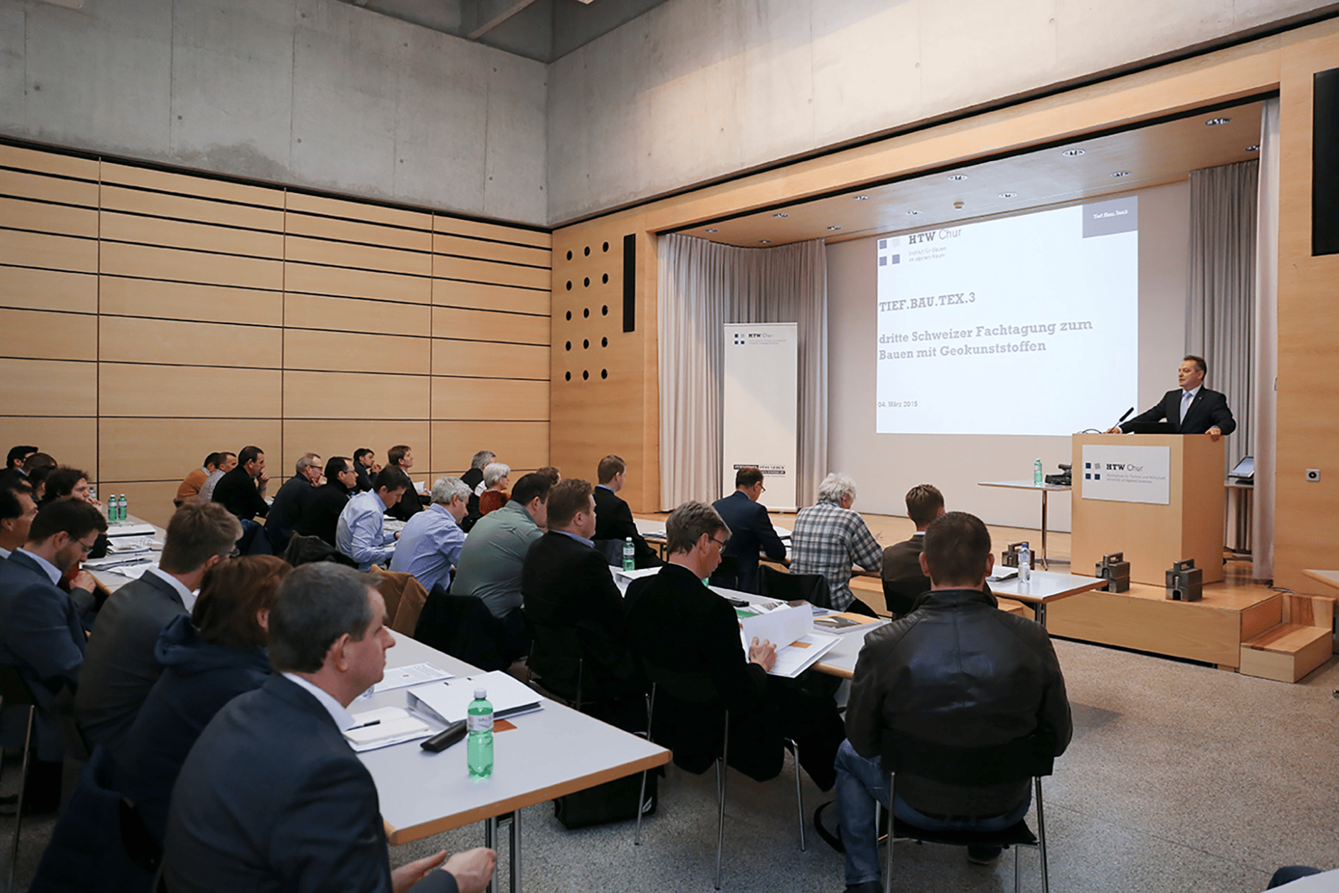 University of Applied Science Graubünden media house conference with attendees and speaker.