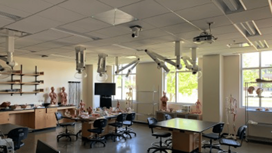 Anatomy classroom with medical models and lab equipment.