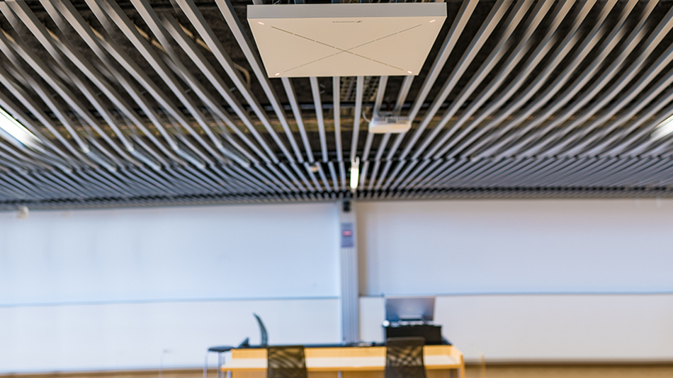 Sennheiser ceiling microphone in a modern classroom at Reykjavik University.