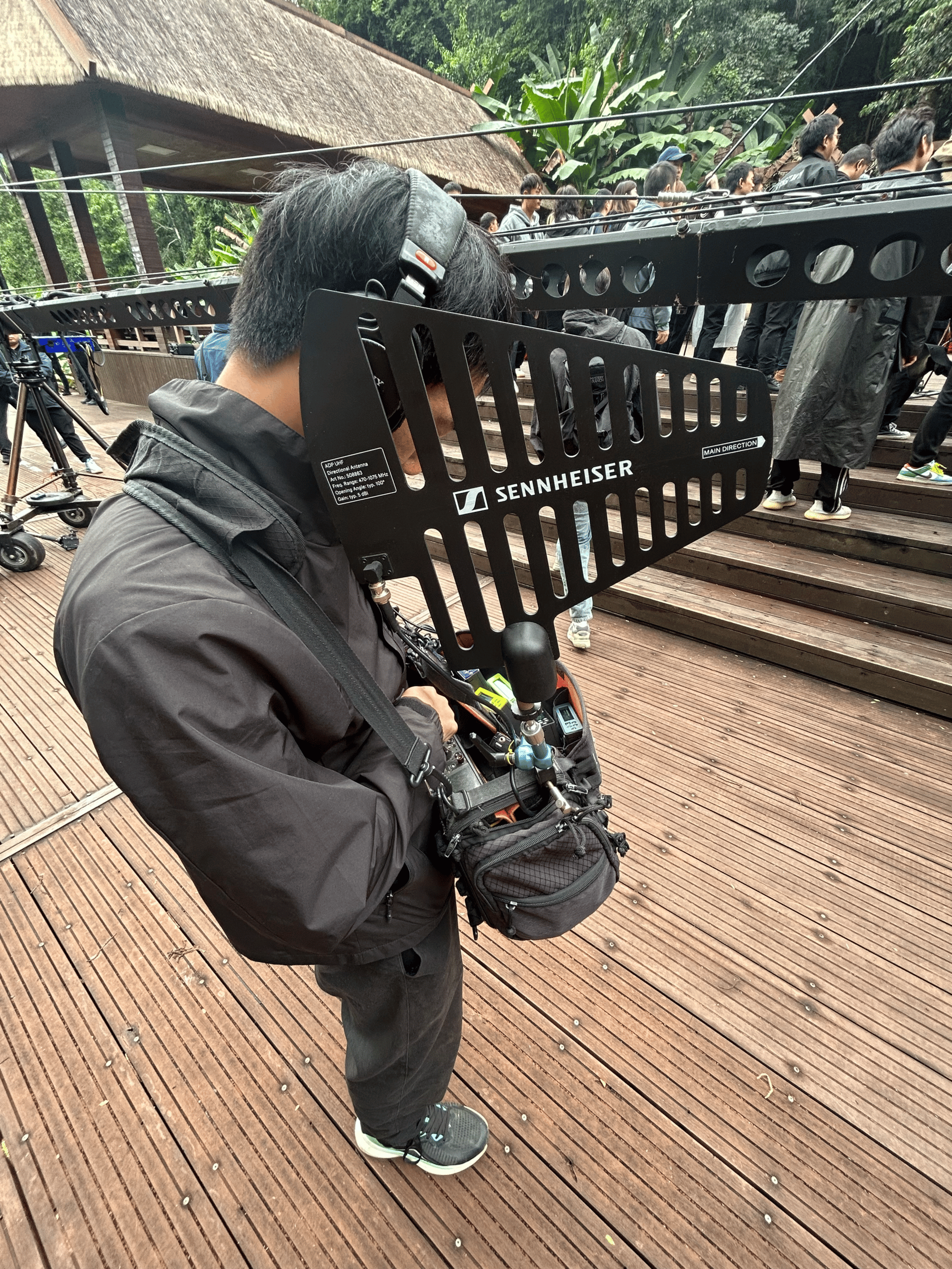 Xu Mengyu modified the antenna of one of the receivers recording the backup track into a passive directional model. This further enhanced the signal reception range, increasing signal stability in an extremely complex environment
