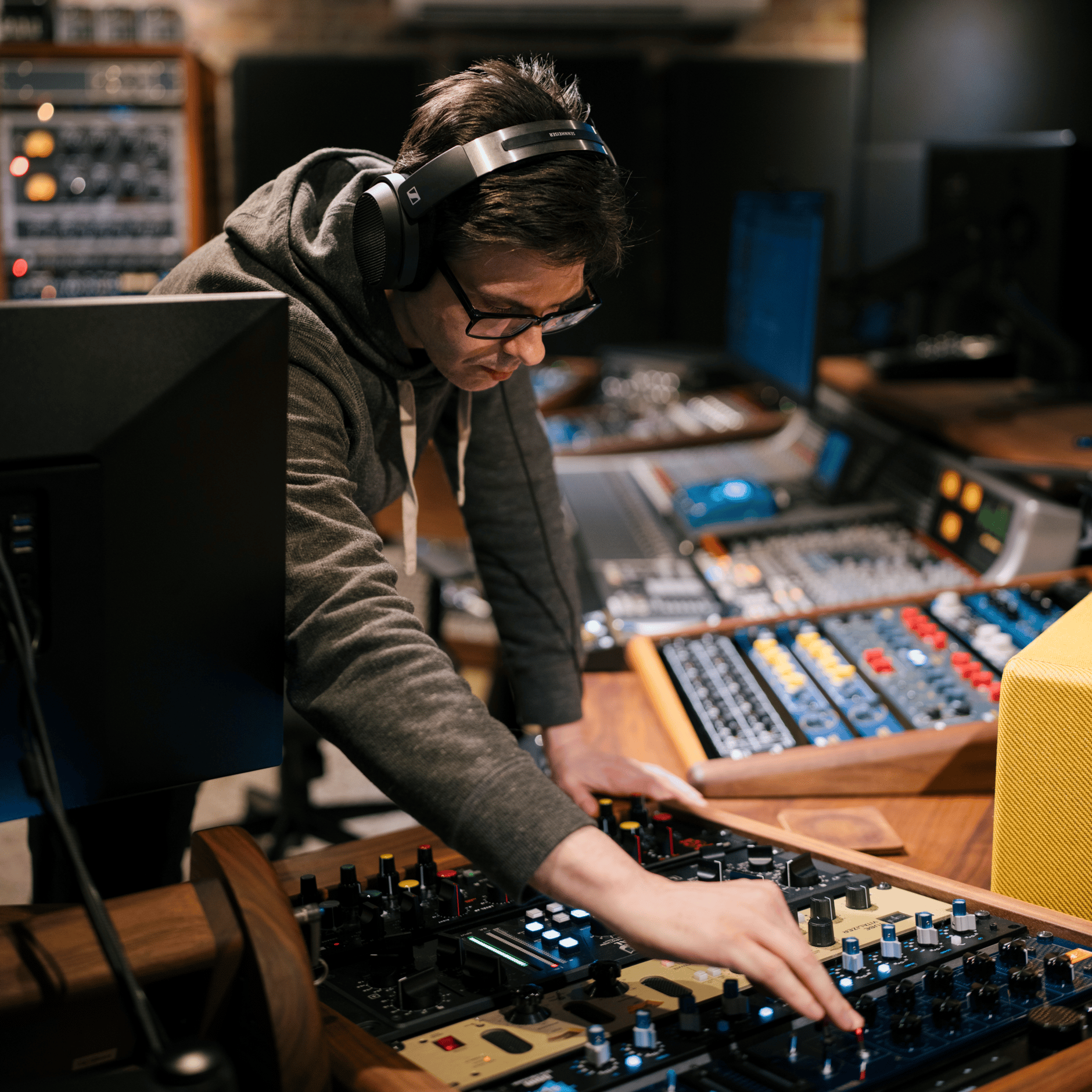 HD_490_Pro_product_shot_in_use_9-Point-Studios_05
