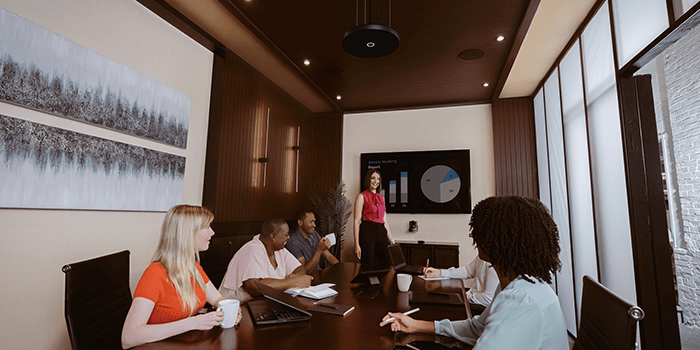 TeamConnect Ceiling Medium: Touchless Audio for a Seamless Experience 