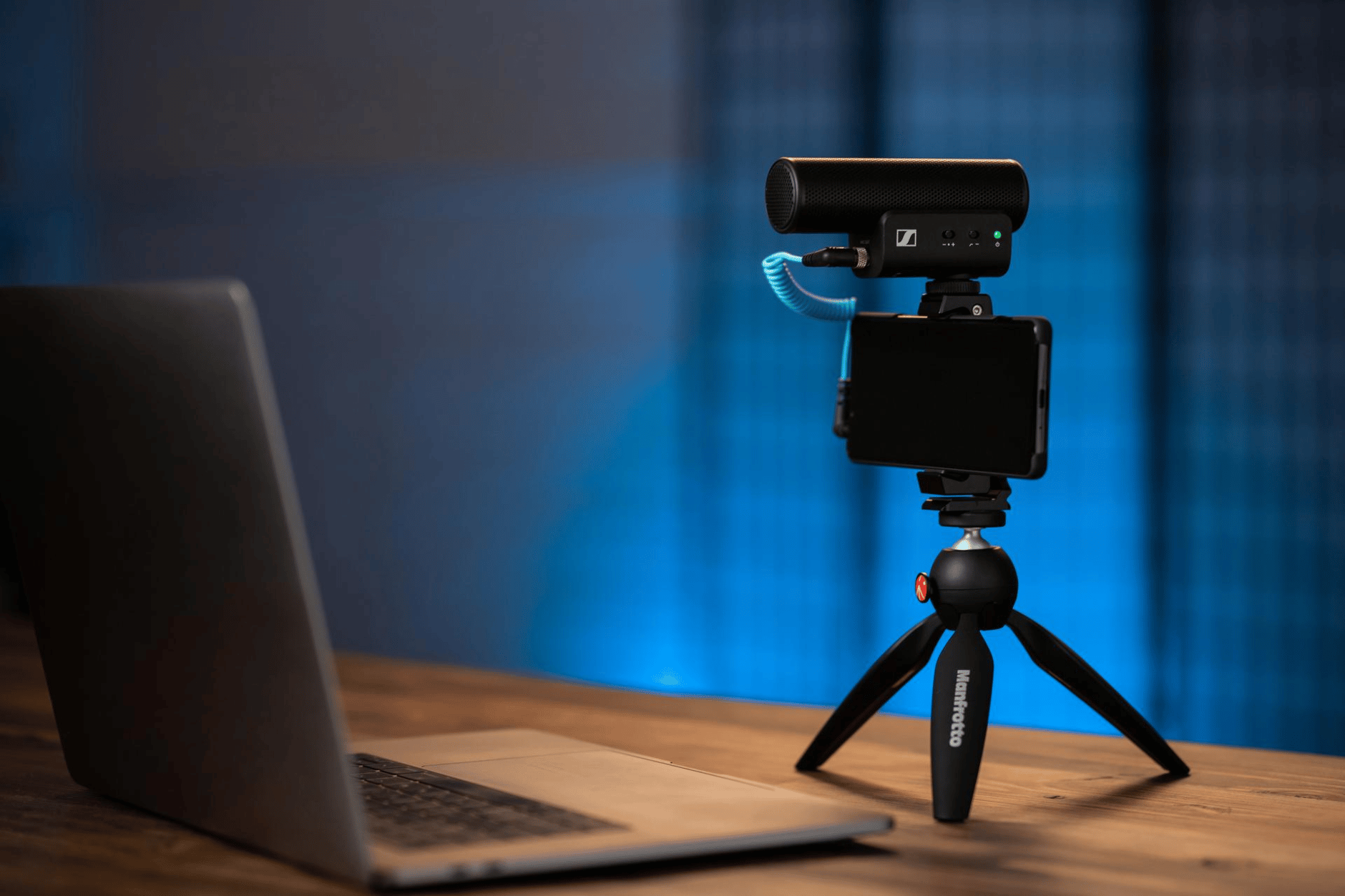 Sennheiser MKE 400 mounted on a phone with tripod for holiday