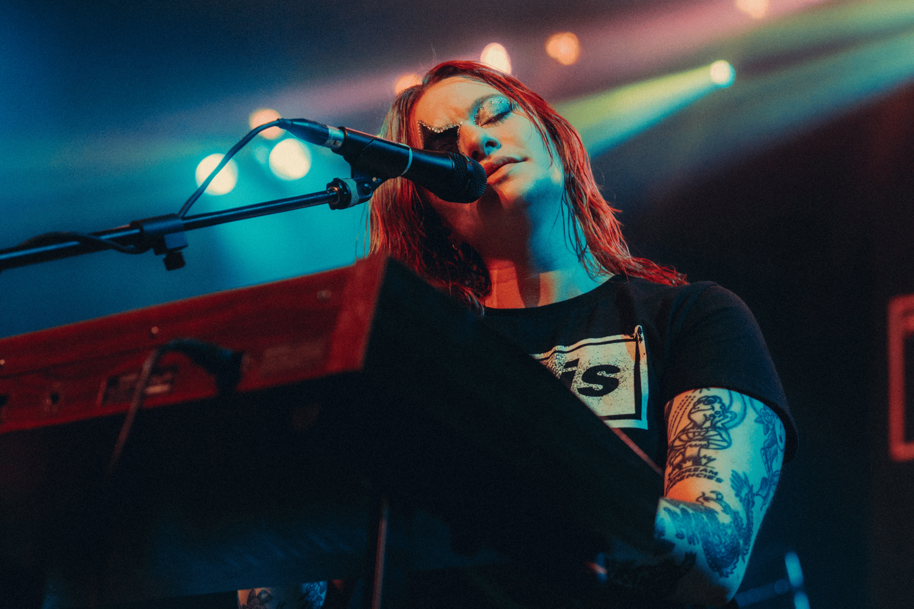 Tigers Jaw performing with the MD 435 photographed by Nicole Busch