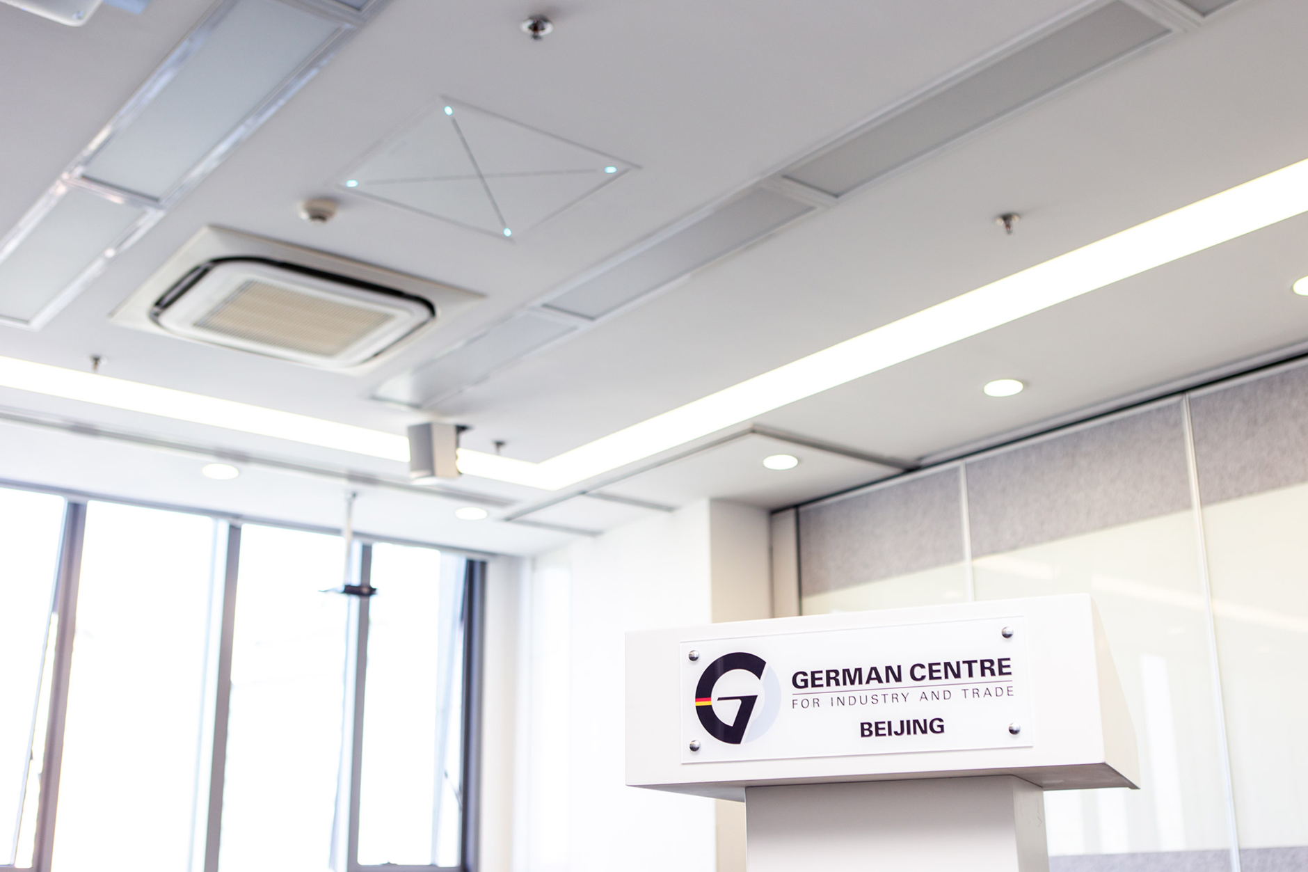 german-centre-beijing-meeting-room-speaker-counter-tcc2.jpg