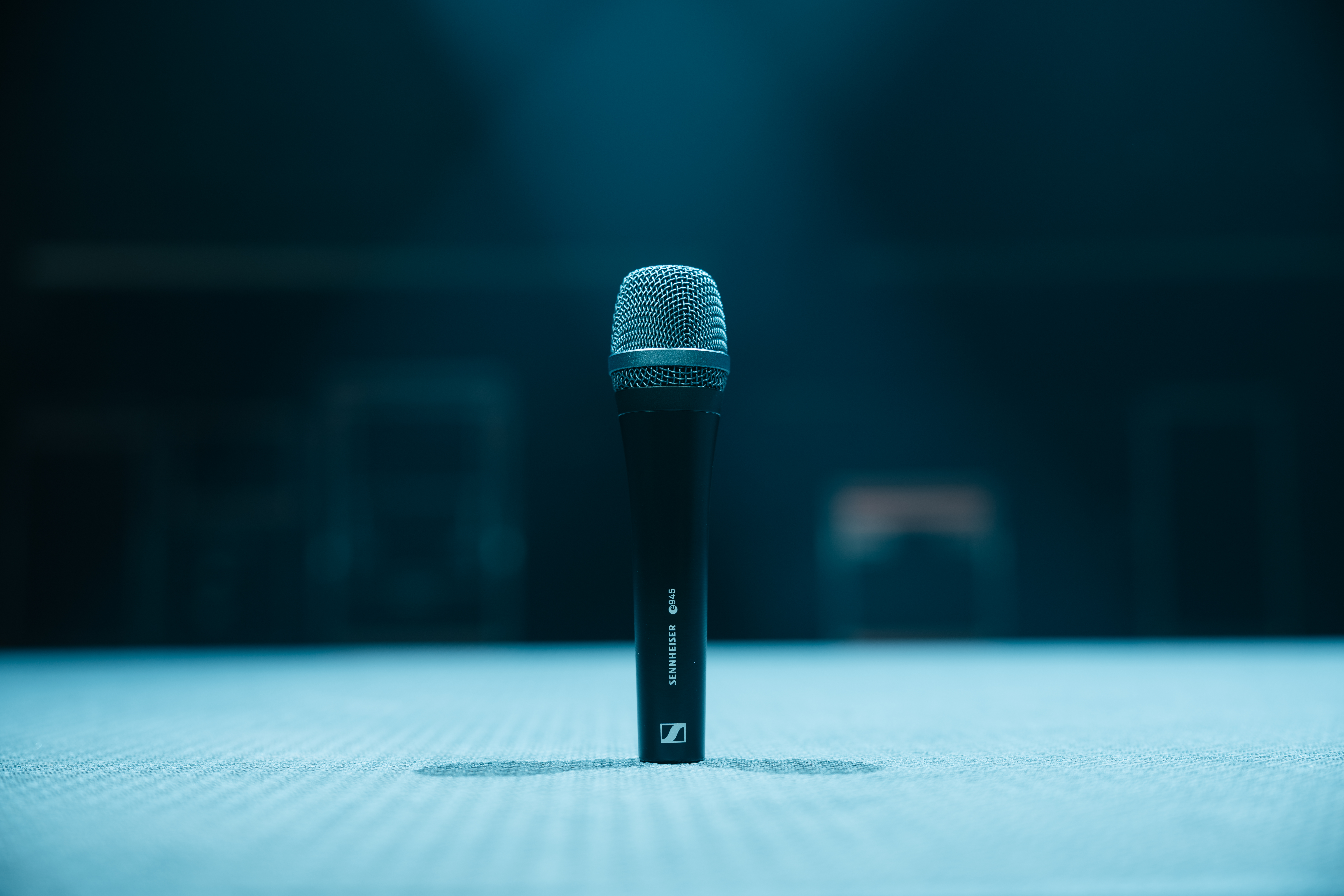 e 945 Vocal Dynamic Super-Cardioid Vocal Microphone | Sennheiser