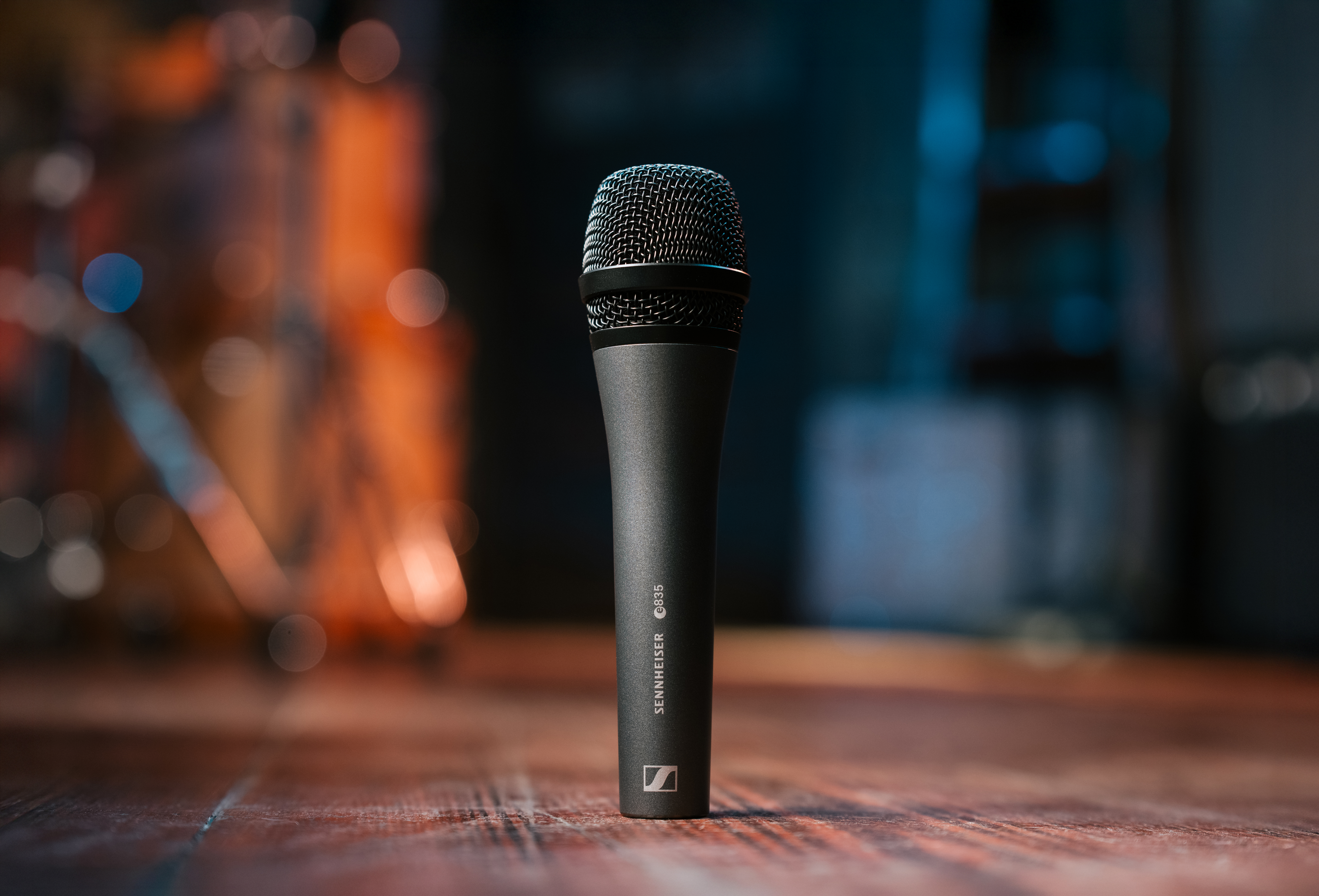 e 835: リードボーカル用ステージマイク | Sennheiser